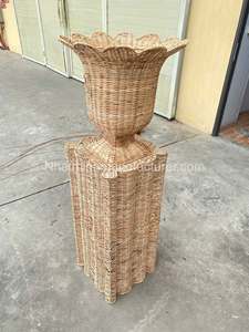 Décorer vase à fleurs en rotin naturel de fête de mariage la plus belle conception de vase à fleurs tissé en rotin produite en petite quantité - Product Image 2