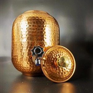 Enfriador de agua de cobre hecho a mano con diseño a prueba de fugas y tapa de boca ancha para un fácil llenado y una experiencia de almacenamiento de agua saludable - Product Image 3