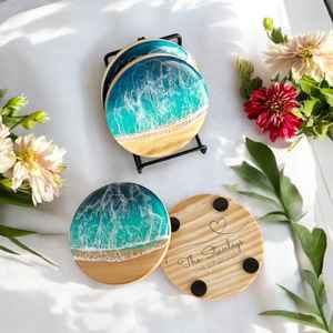 Posavasos de resina y madera personalizados con detalles de piedra, perfectos para planificadores de eventos, celebraciones de bodas, regalos corporativos - Product Image 1