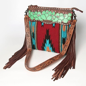 Manta de sillín Bolso bandolera con herramientas florales de cuero de alta calidad Bolso bandolera de cuero de vaca Bolso vaquero de estilo occidental con borla larga - Product Image 1