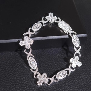 Pulsera de Cruz Hip Hop con Incrustaciones de Diamantes de Moissanita Incoloros con Corte Baguette y Ojos en Plata 925, Joyería de Lujo a Bajo Precio - Product Image 2
