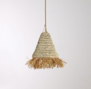 Abat-jour de lampe suspendu en feuilles de palmier et en raphia marocain fait à la main - Product Image 1