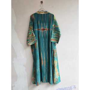Kimono ligero hecho a mano con efecto tie-dye estilo bohemio Crepe Sari para mujer, ideal como pareo de baño. - Product Image 4
