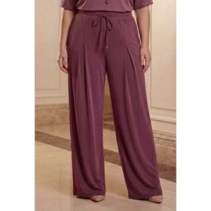 Pantalones de Mujer Talla Grande con Cintura Elástica, Cordones y Pliegues Delanteros, Color Borgoña - Product Image 1
