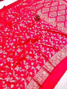 El último diseñador Soft Zari Weaving Border Saree de FabZone - Product Image 2