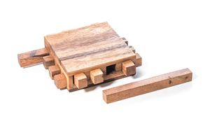 Puzzle de réflexion en bois fait main avec bâtonnets verrouillables pour l'entraînement de la concentration et le jeu mental en intérieur - Product Image 2