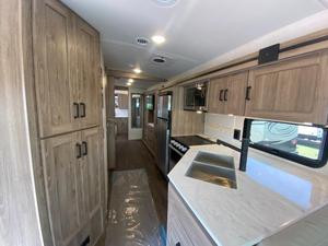 Nouveau Winnebago Sunstar 33K 2025 prêt à la vente - Product Image 6