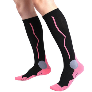 Chaussettes pour hommes à la mode pour femmes Chaussettes de couleur unie sur mesure pour hommes Chaussettes de sport légères et confortables pour hommes de fournisseur direct - Product Image 3