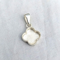 Venta al por mayor amuleto de la suerte 925 colgante de trébol de cuatro hojas de plata esterlina en blanco para grabar suministros de joyería de leche materna OEM