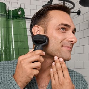 Afeitadora Eléctrica para Hombre con Dos Cabezales Intercambiables, Recortadora de Precisión de Tres Cuchillas, Carga USB-C, Resistente al Agua IPX7 para Rostro - Product Image 2