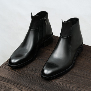 Botas de Piel de Oveja Marrón de Lujo por Encima de la Rodilla con Superficie Impermeable y Forro Antideslizante para Clima Frío y Uso Formal - Product Image 2