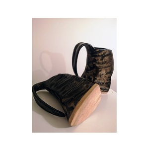 Tasse en corne naturelle avec corne de buffle faite à la main Tasses à boire Viking Bière meilleure pièce et base en bois et longue pièce articles de fête - Product Image 1