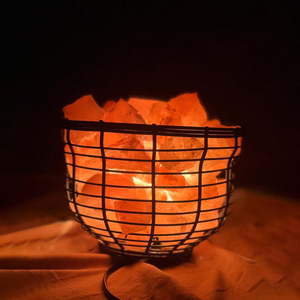 Lámpara de Sal Rosa del Himalaya en Cesta de Malla de Hierro, Jaula Metálica Geométrica Hecha a Mano, Luz Nocturna, Decoración Contemporánea para el Hogar - Product Image 6