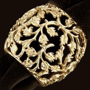 Ensemble de 4 élégants ronds de serviette en acier inoxydable poli doré au design élégant, parfaits pour la décoration de table d'hôtel - Product Image 5