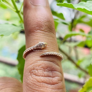 14K Solid Gold Natural Diamond <b>Snake</b> Ring. - Product Image 1