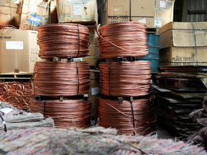เศษลวดทองแดง 99.95% Cu สำหรับรีไซเคิลสายเคเบิลจำนวนมากเพื่อการแปรรูปโลหะ - Product Image 4