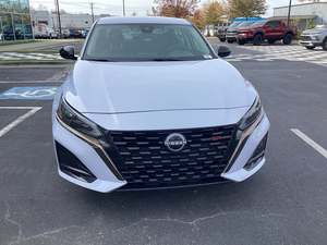 Nissan Altima 2.5 SR AWD Plus 2025 d'occasion en excellent état, sans accident, conduite à gauche/droite - Product Image 6