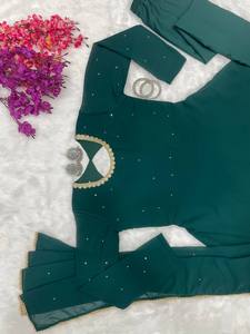 Hermoso Vestido de Piel Sintética con Dupatta y Pantalones para Fiestas, Materiales Reciclados en Stock por FABZONE - Product Image 3