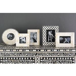 Marco de Fotos Artesanal con Incrustaciones de Hueso, Madera Natural de Acacia y Mango - Product Image 6