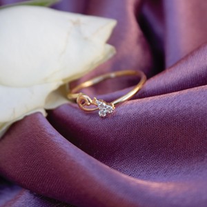 Anillo de oro amarillo macizo de 18 quilates Diamantes naturales de 0,06 quilates Diseño de pavo real Banda de tres piedras Regalo de aniversario para esposa - Product Image 2