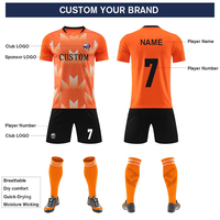 Seragam Jersey Sepak Bola Dewasa Berkualitas Tinggi 100% Poliester Warna & Ukuran Dapat Disesuaikan Layanan OEM untuk Perlengkapan Pertandingan