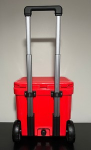 Nevera con Ruedas YETI Roadie 45L Original, Impermeable, Aislada, Edición Limitada Roja, Nueva con Etiqueta, 1 Año de Garantía - Product Image 3
