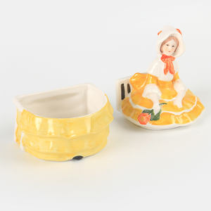 Fabricants de poupées en <span class=keywords><strong>porcelaine</strong></span>, poupée en <span class=keywords><strong>porcelaine</strong></span> élégante de style vintage, <span class=keywords><strong>clown</strong></span> noir et blanc, faite à la main - Product Image 5