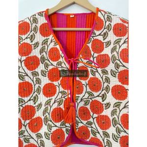 Manteau d'hiver réversible fait à la main pour femmes en coton imprimé fleuri en dentelle matelassée style hipster gilet sans manches utilisé comme vêtement d'extérieur - Product Image 4