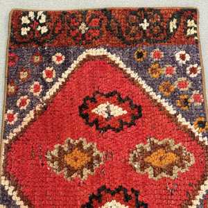 Petit tapis turc 1,6 x 2,1 pieds, tapis vintage, tapis rouge uni - Product Image 5