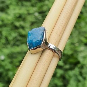 Pierre précieuse brute Apatite néon sertie en bélière Argent sterling 925 Certifié IEC Luxe Bague de fiançailles pour femme Mariage Fête - Product Image 1