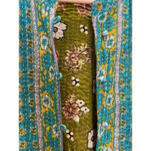 Chaqueta Kantha Floral Esmeralda Vintage para Mujer, Acolchada, Reversible, Estilo Bomber, de Algodón con Parches, Personalizable para Primavera y Otoño - Product Image 3