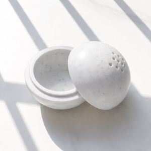 Brûleur et support d'encens en marbre naturel artisanal avec couvercle en dôme perforé, design minimaliste en pierre, accessoire d'aromathérapie haut de gamme - Product Image 4