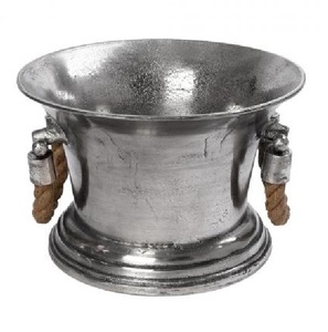 Refroidisseur à vin en aluminium fini antique noir durable seau à glace ovale en métal avec poignée face et bacs à boissons robustes - Product Image 5