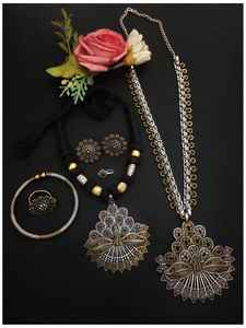 Collier long bicolore de qualité supérieure avec tour de cou en fil comprenant des boucles d'oreilles assorties, une bague, une épingle à nez et un Kada - Product Image 4