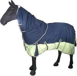 Couverture d'hiver pour chevaux 600D, écharpe détachable, chaude, imperméable et respirante, pliée.