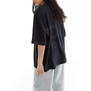 Las camisetas de mujer de gran tamaño combinan perfectamente con pantalones vaqueros o mallas como camisetas de mujer de gran tamaño - Product Image 2