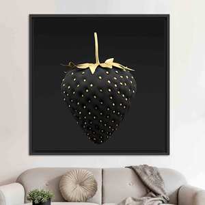 Elegante impresión en lienzo de fresa en negro y dorado: decoración moderna para la cocina, lienzo con marco negro - Product Image 1
