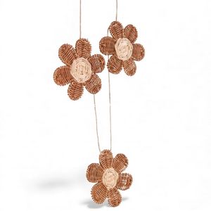 Decoración de Pared con Anillos de Flores Hechos a Mano, Arte Tejido Natural para Cuarto de Bebé o Niños, de Vietnam - Product Image 2