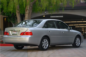 PRÊT À CONDUIRE - VÉHICULE D'OCCASION À VOLANT À GAUCHE |   Conduite à droite |   Toyota Avalon XL 2003, 50 000 kilomètres - Product Image 3