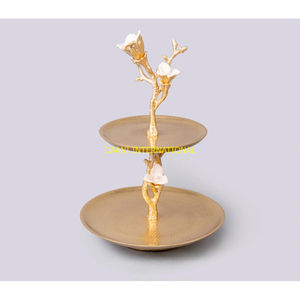 ที่วางเค้กสองชั้นสีทองหรูหราถาดโลหะลายดอกไม้สำหรับตกแต่งบ้านสำหรับงานเลี้ยงขนมและของหวาน - Product Image 1