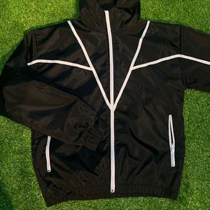 Conjunto de pantalones cortos de nailon para hombre, superventas de 2025, chándales cortavientos ligeros transpirables con logotipo bordado de manga completa personalizados OEM - Product Image 5