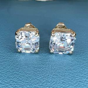 Boucles d'oreilles élégantes en diamant moissanite taille Asscher VVS avec argent 925 plaqué or, bijoux minimalistes de luxe à bas prix - Product Image 3