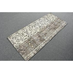 Alfombra Vintage de 1.8x4.1 pies, Alfombra Turca Pequeña, Alfombra Floral Marrón y Blanca - Product Image 4