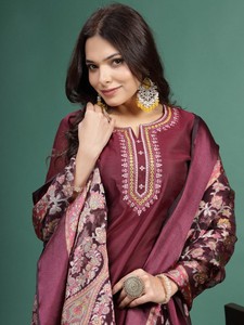Colección Lista para Usar: Últimos Conjuntos de Kurta, Pantalón y Dupatta de Algodón con Cuello en V, Diseño de Yoke Sólido y Hermoso Bordado. Precios. - Product Image 2