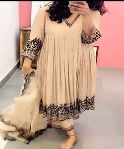 Conjunto de Kurti de Oficina de Seda Chifón con Estampado de Rayas y Mangas Campana para un Estilo Chic Laboral con Bordado Zari - Product Image 5