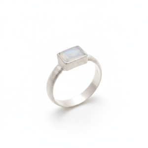 Bague fine en argent sterling 925 avec pierre de lune baguette, minimaliste, faite à la main, pour femme, fournisseur de bijoux fins en vrac unisexe - Product Image 1