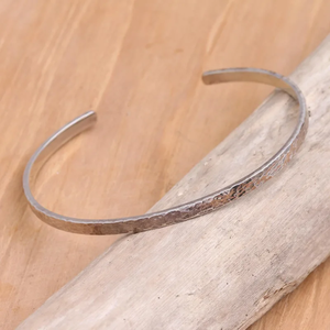 Brazalete de Plata de Ley 925 con Acabado Martillado, Joyería de Moda para Mujer, Brazalete con Dijes, Precio al por Mayor - Product Image 3