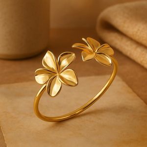 Chic Art <b>Metal</b> <b>Bracelet</b> Ideal For Stylish Layering With Other Accessories Casual Or Formal Wear - Product Image 3
