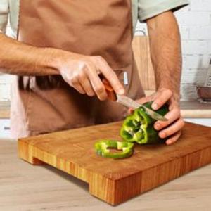 Tabla de cortar de madera de primera calidad asequible con construcción antideslizante duradera para ajustes de cocina modernos o rústicos - Product Image 1
