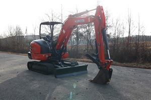 Mini-excavatrice Kubota KX040-4 d'occasion, excavatrice compacte de 4 tonnes |   Mini-excavatrice Kubota avec godet à vendre - Product Image 4